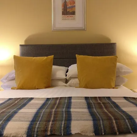 The Mansion Nocleg ze śniadaniem 3*